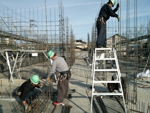 求人　鳶工・鉄筋・型枠大工・建築土木作業員